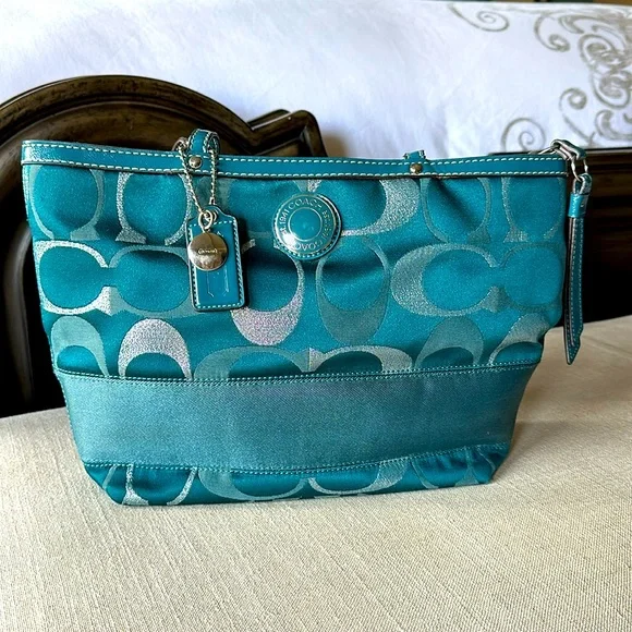 Authentic Coach Bag - Picture 1 of 8